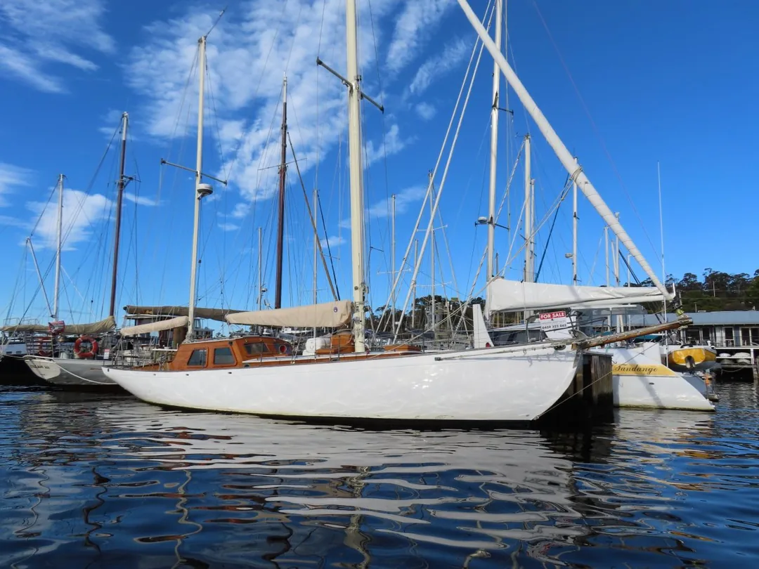 ALDEN 48 sailing