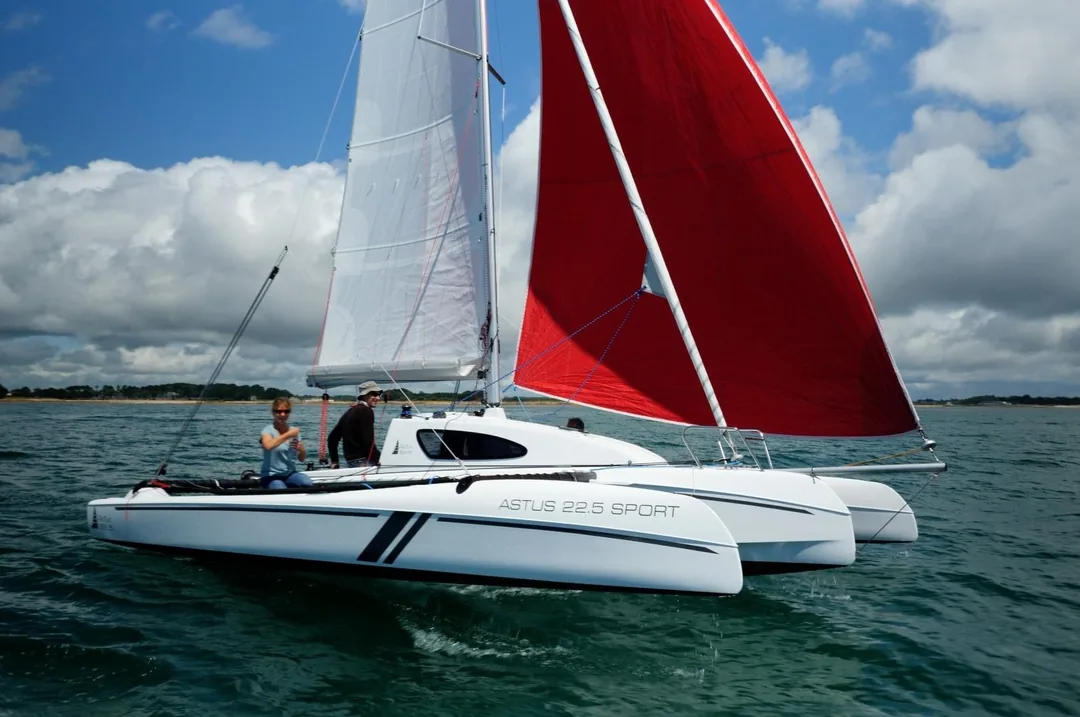 ASTUS 22.5 sailing