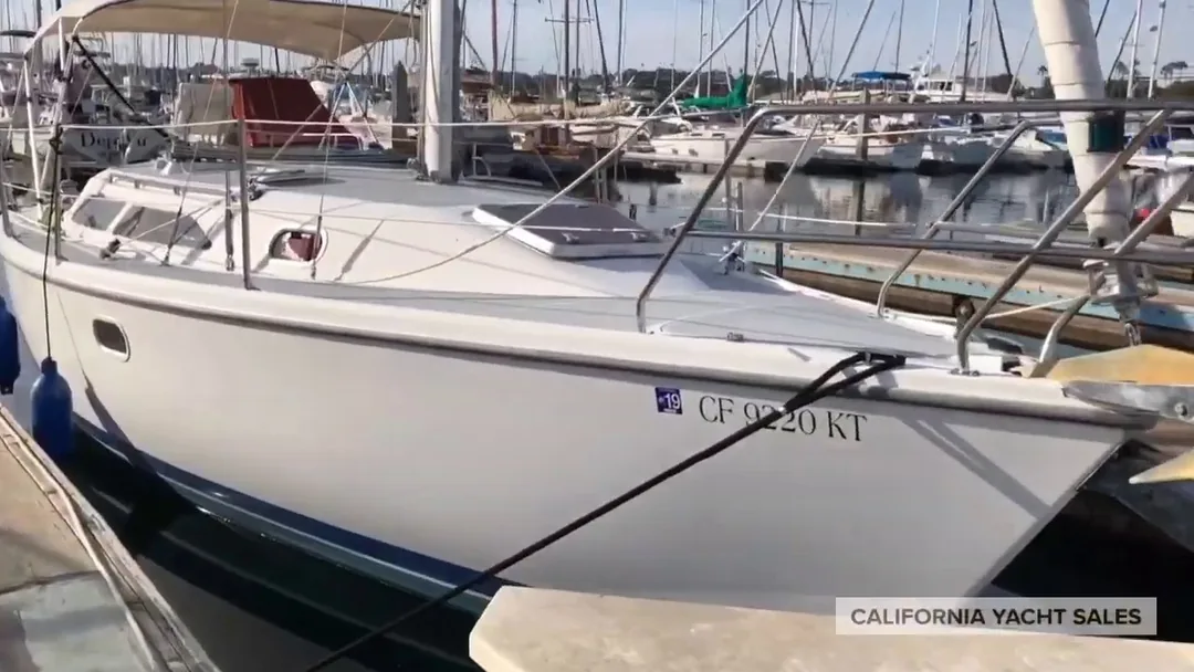 CATALINA 28 MKII sailing