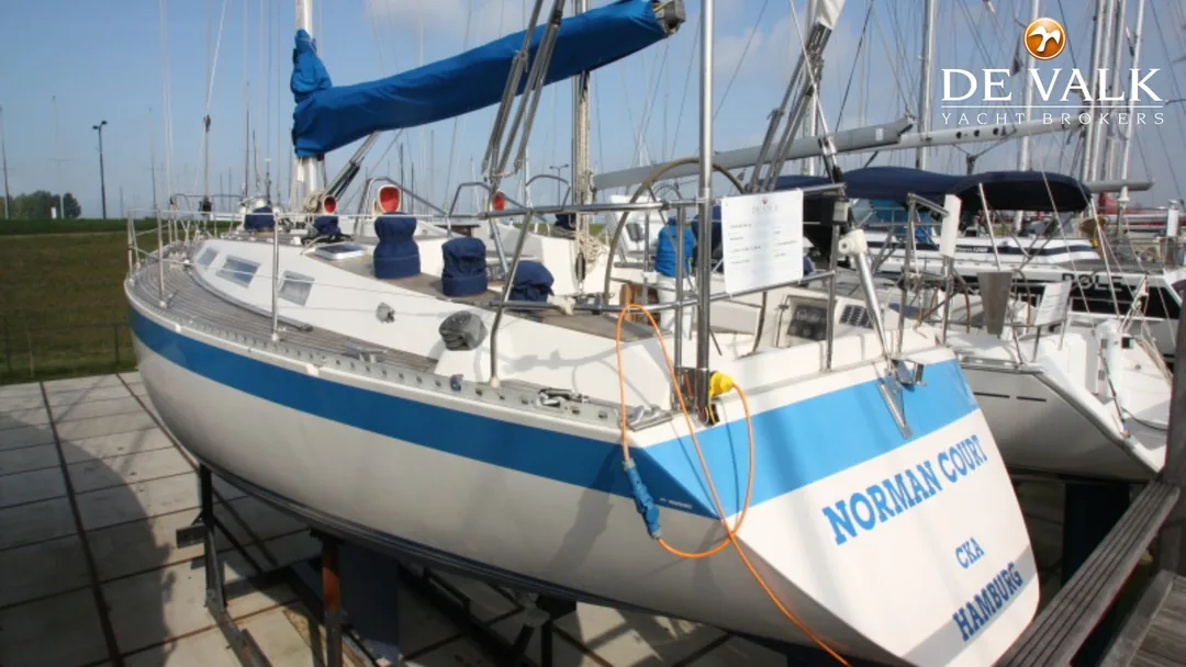 CENTURION 42 sailing