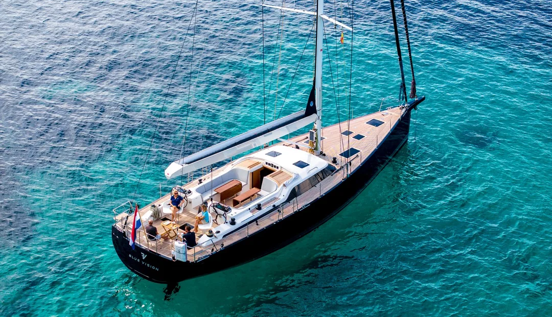 CONTEST 63 sailing