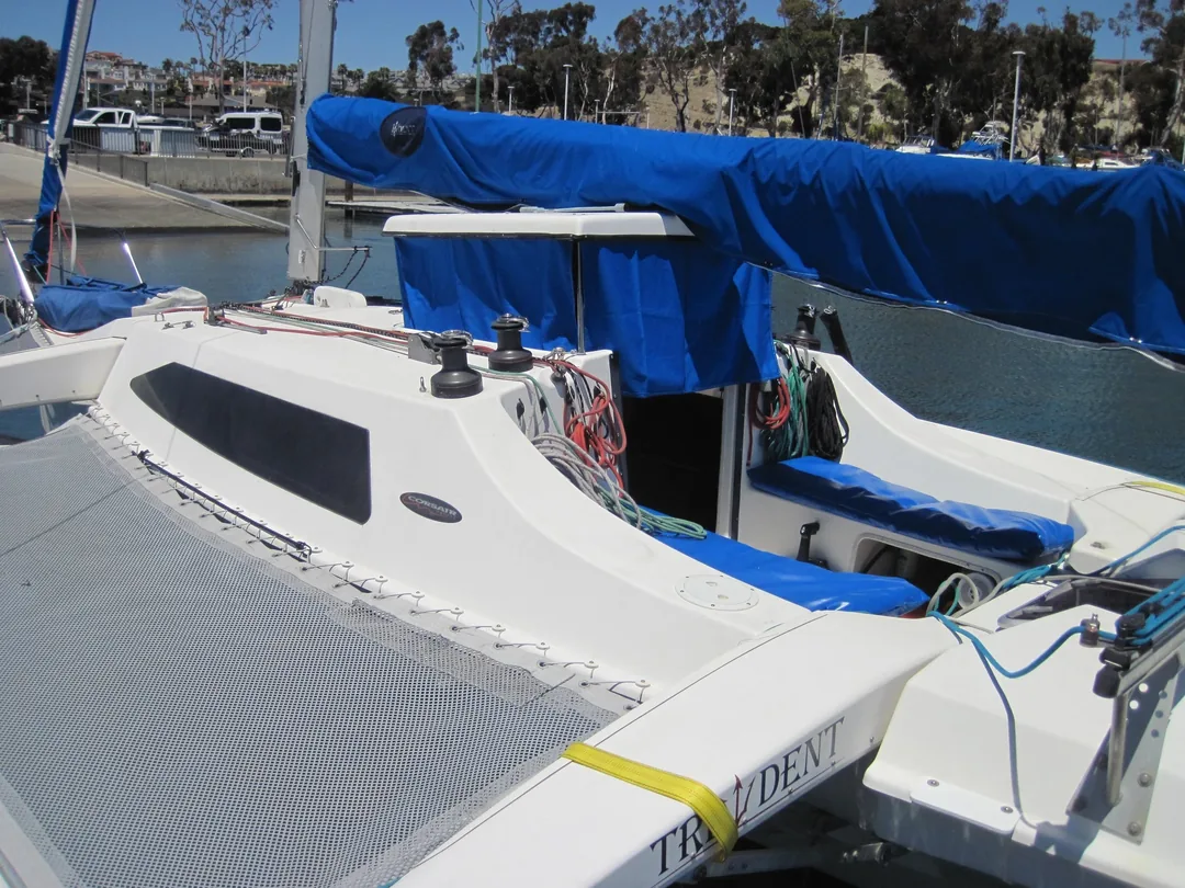 CORSAIR F28 sailing