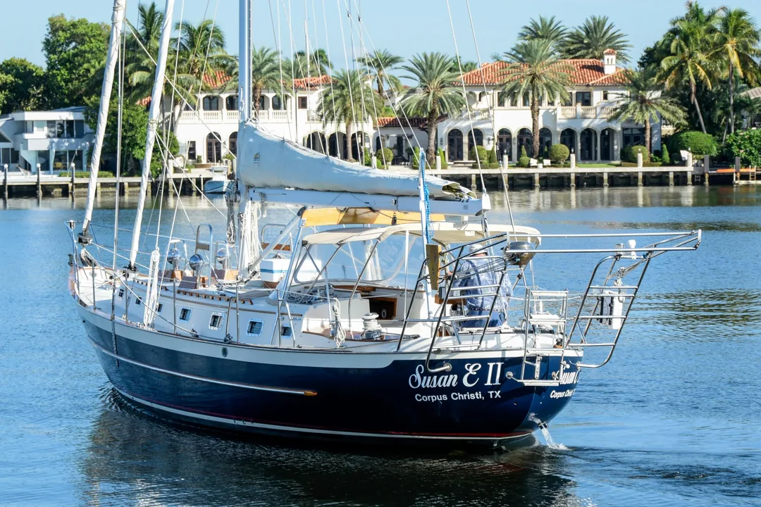 CREALOCK 44 sailing
