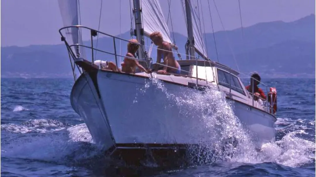 EVASION 32 sailing