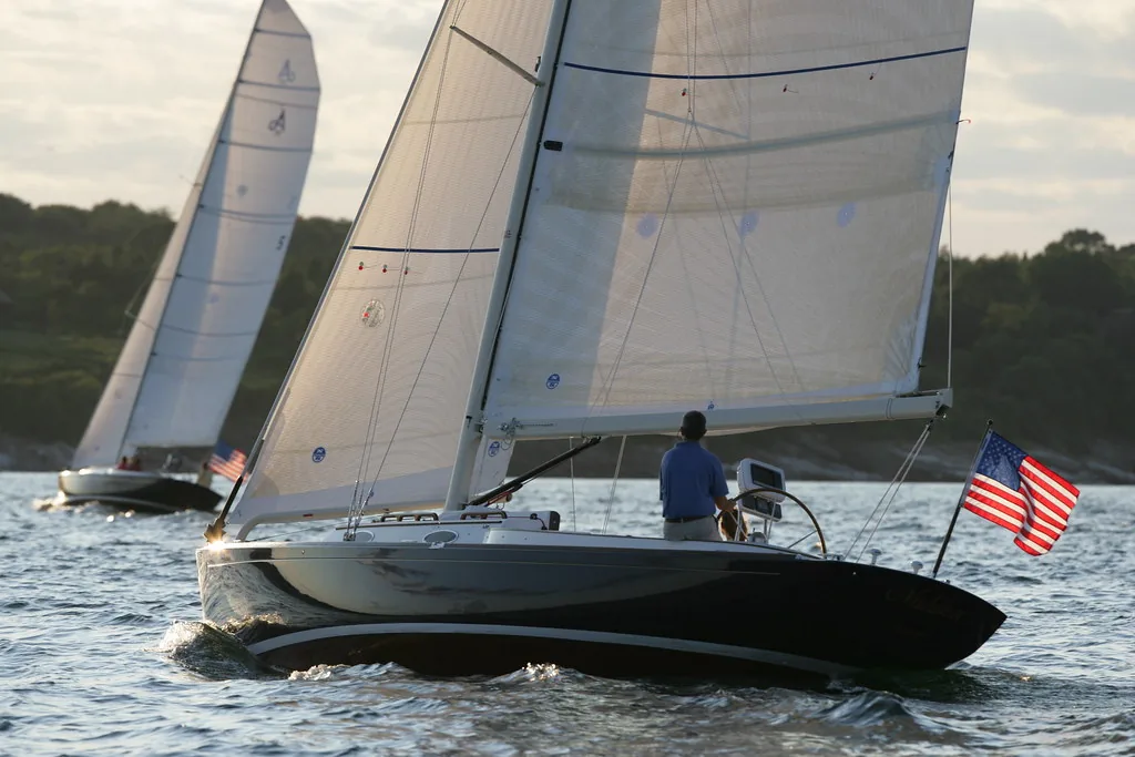 ALERION EXPRESS 33 sailing