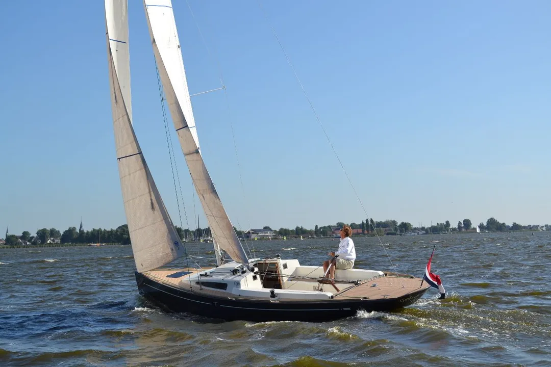 FLYER 33 sailing