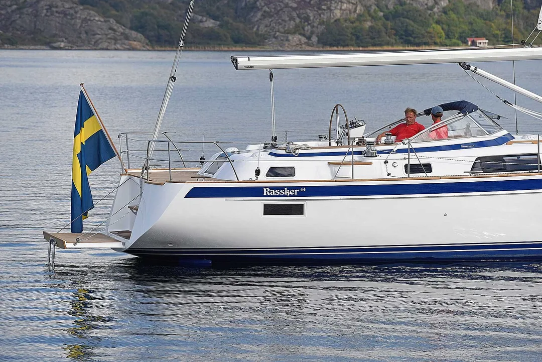 HALLBERG-RASSY 44 sailing