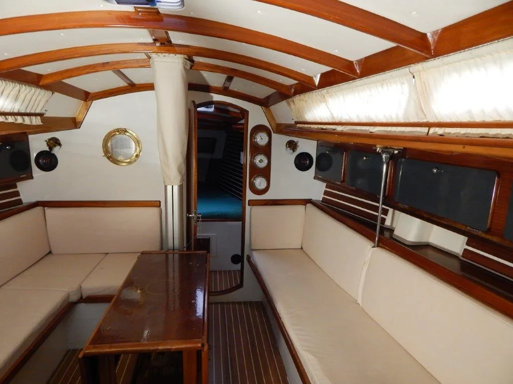 HEINRITZ 38 sailing