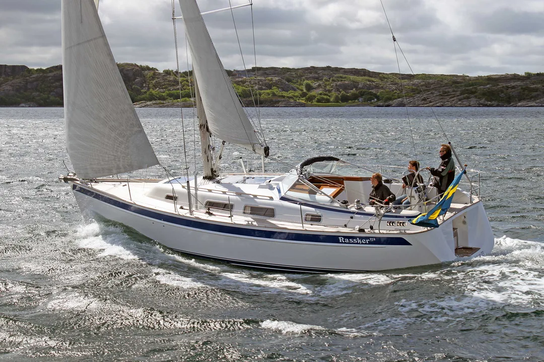HR 372 sailing