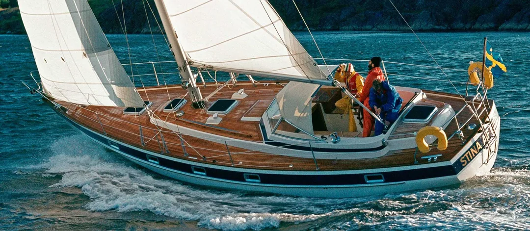 H & R 38 sailing