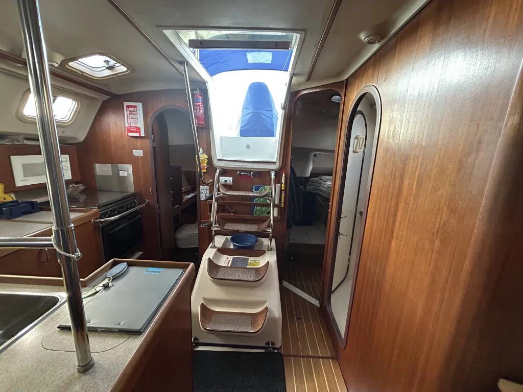 HUNTER LEGEND sailing