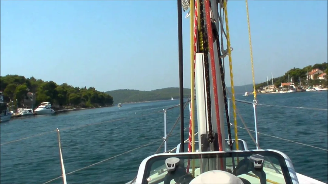 JEANNEAU 32I sailing