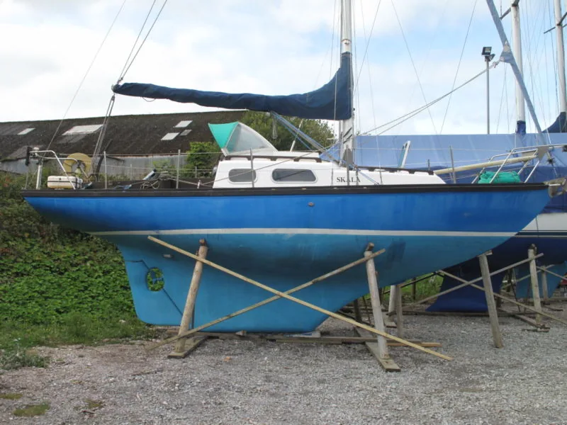 MORGAN GILES 30 sailing