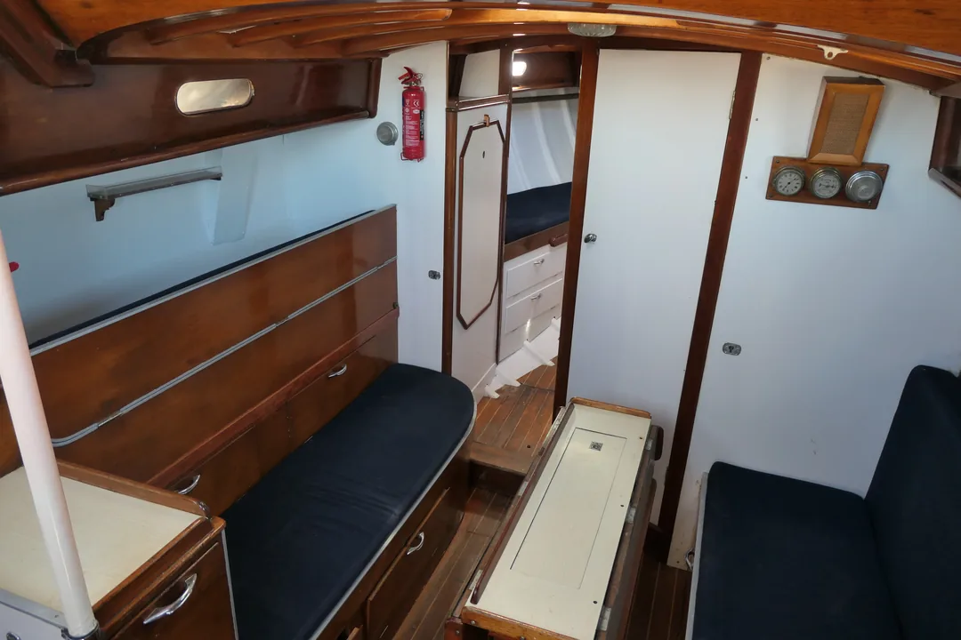 NICHOLSON 36 sailing