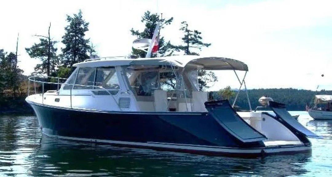 PEARSON 33 sailing