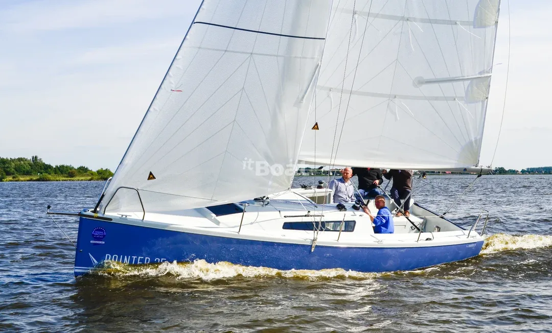 POINTER 25 sailing