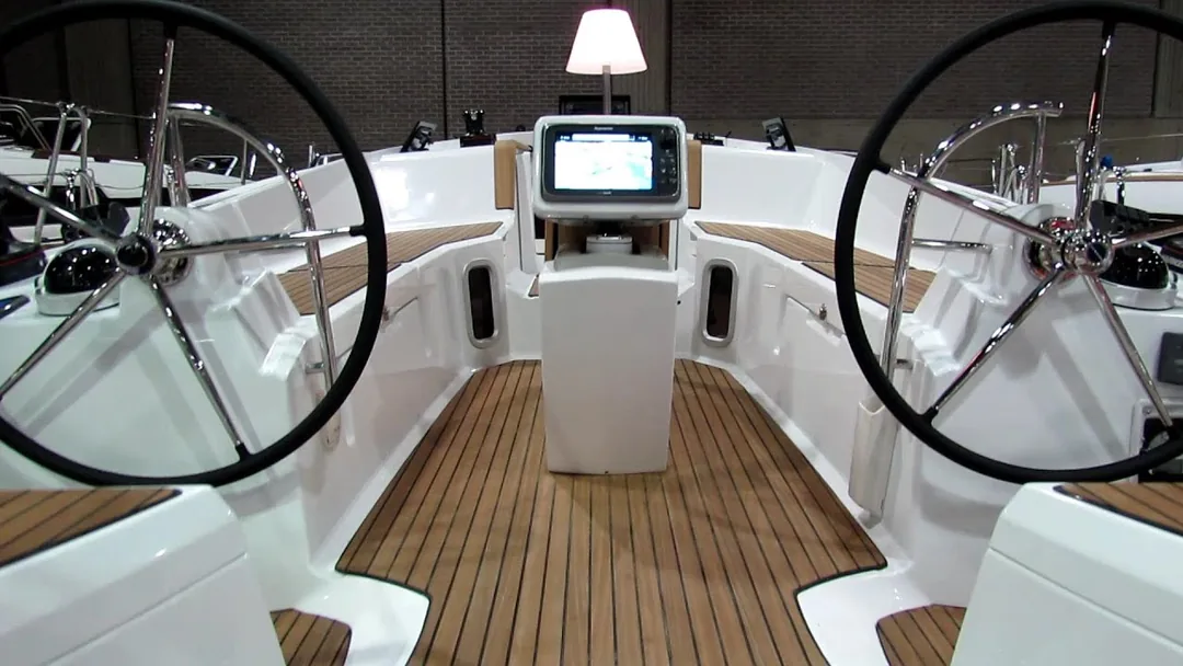 SUN ODYSSEY 41DS sailing