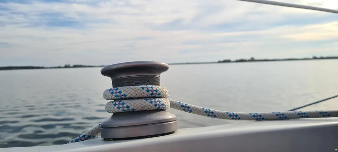 YPTON 22 sailing
